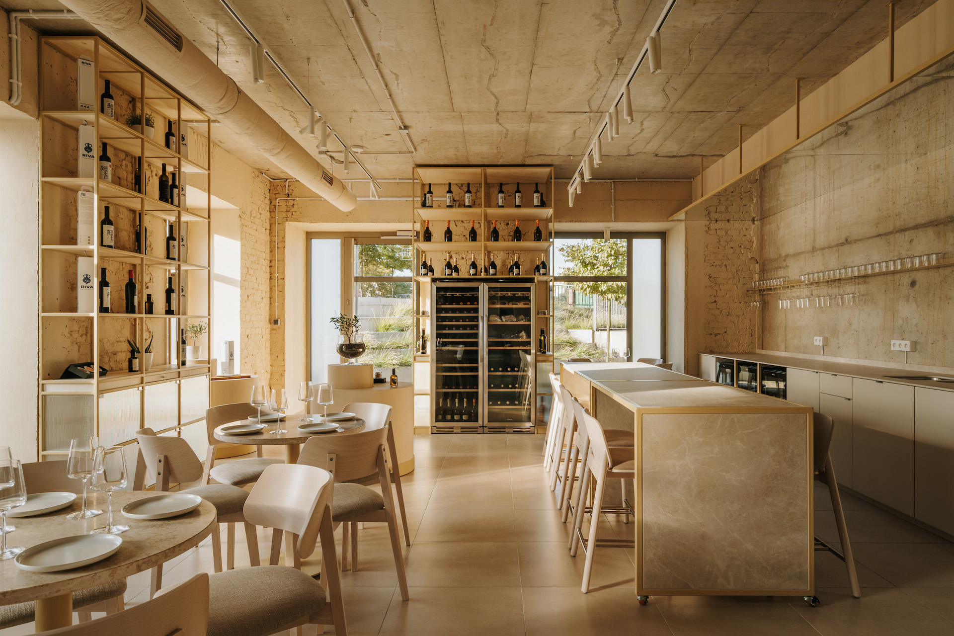 Projekt wine baru we Wrocławiu – RIVA